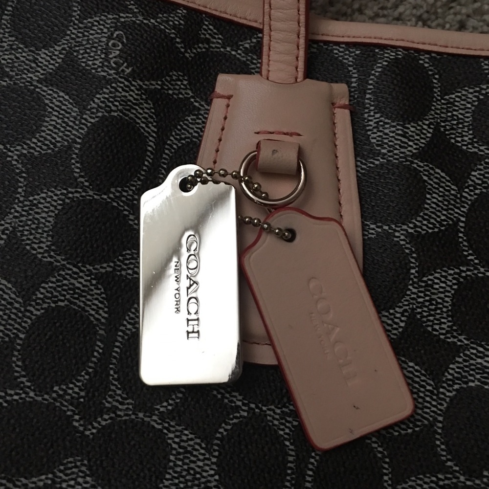 ❌❌sold❌❌Coach Taxi Zip tote - Picture 7 of 8